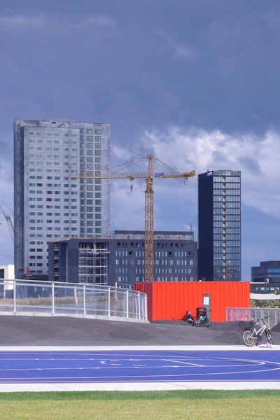 Plug N Play Ørestad centrum i baggrunden