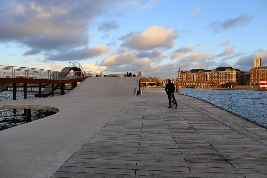 Kalvebod Bølge Betondækket møder træbroerne