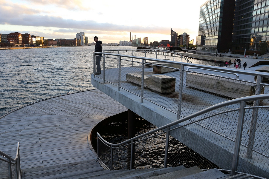 Kalvebod Bølge Udsigtsplatform med bænke