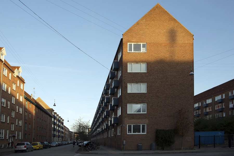 Nyrnberggården Byggeriets vestligste længe set fra syd langs Bremensgade