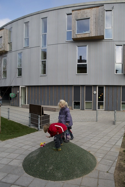 Eventyrøen Fra legepladsen