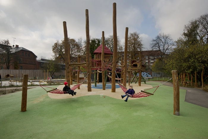 Eventyrøen Fra legepladsen