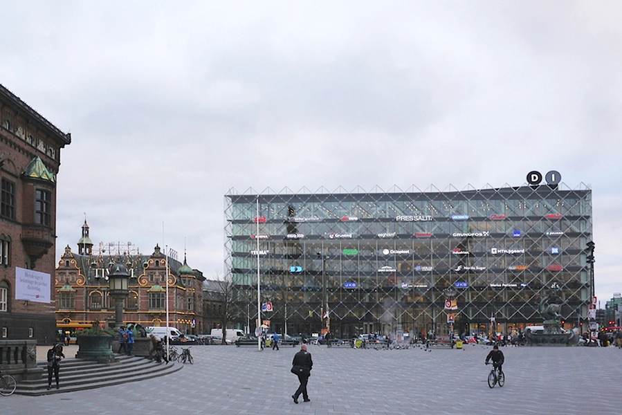 Industriens Hus Facaden set fra Rådhuspladsen