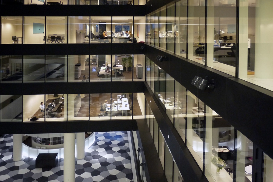 Industriens Hus Kontorer med inddirekte lys fra den centrale hal