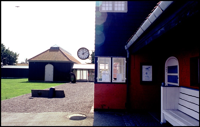 Gudhjem station Perron med nybygning