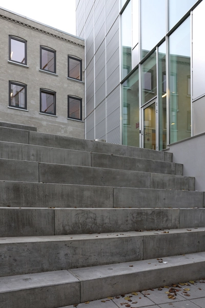 KEA Empire Campus Møder trappe - facade, nyt -gammelt