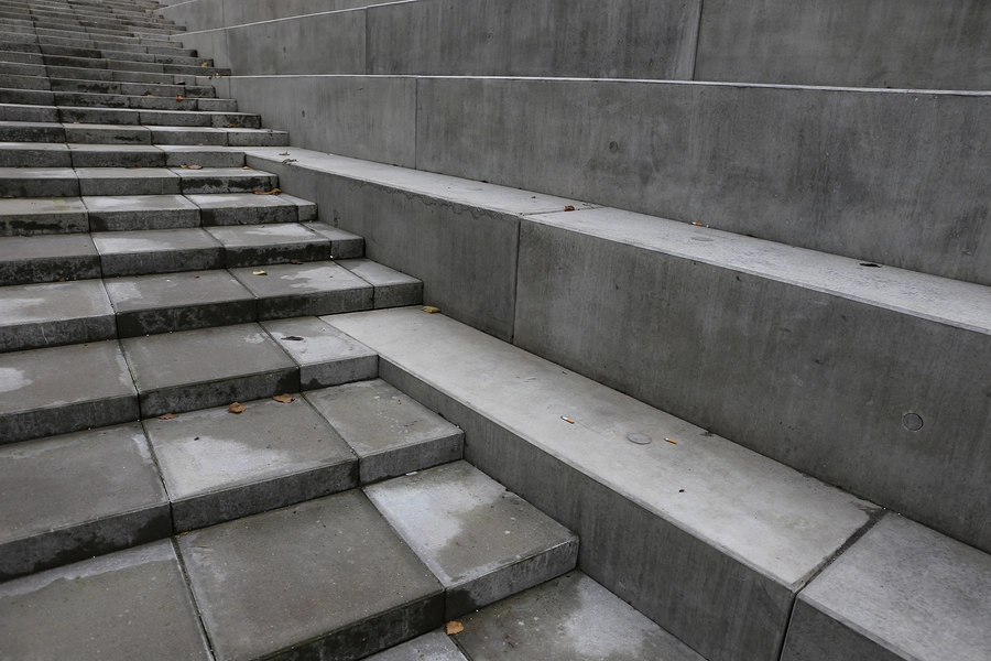 KEA Empire Campus Detalje. Trappe og sidde-elementer i sammenfletning