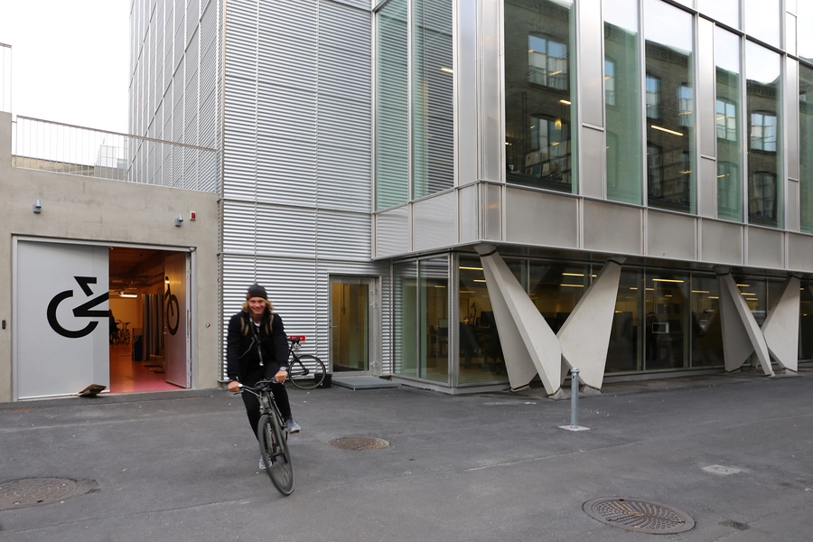 KEA Empire Campus Cykelparkering, tilgængelig både fra Nørrebrogade og Gulbergsgad