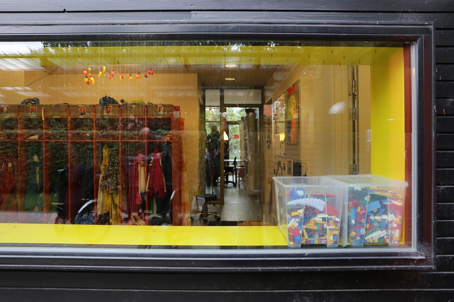 Daginstitutionen Landsbyen Vinkevindue i stueetagen