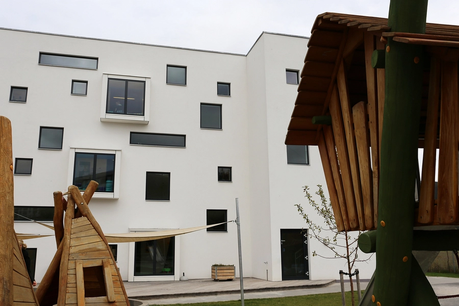 Daginstitutionen Grøndalen Legeplads mod syd