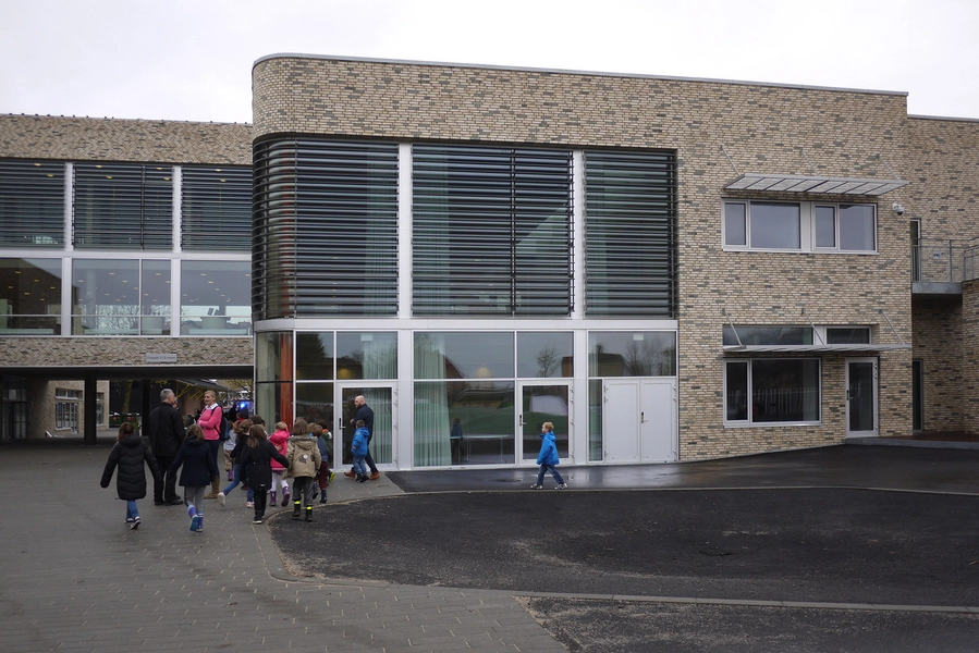 Bagsværd Skole Fællesarealer og gangbro mellem de to bygningsfløje