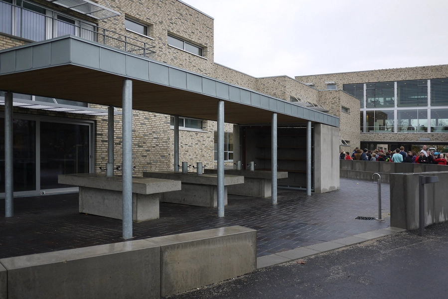 Bagsværd Skole Udendørs drikkehaner under tag