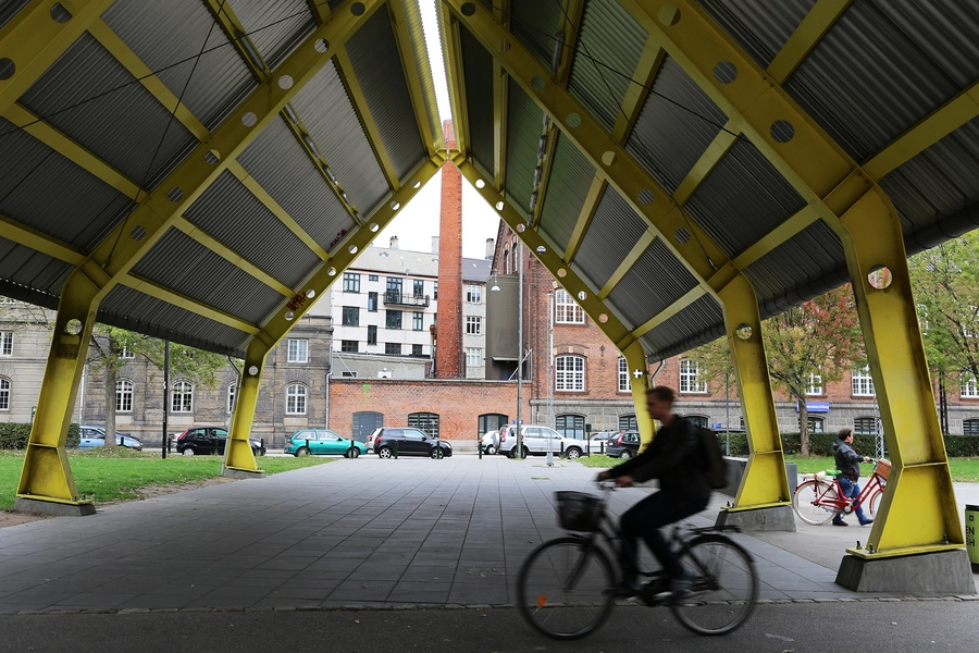 Nørrebroparken Hal med cykelsti
