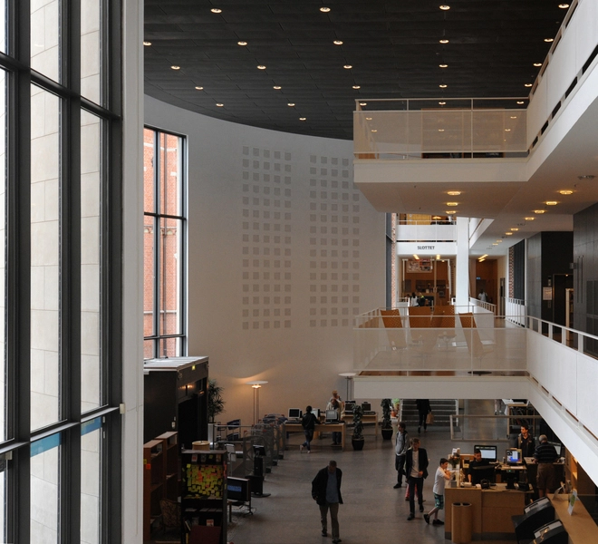 Malmö Stadsbibliotek Interiør fra rotunden mod øst og ”Slottet”
