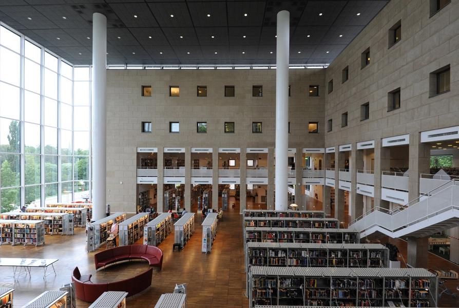 Malmö Stadsbibliotek Centralrummet set mod øst