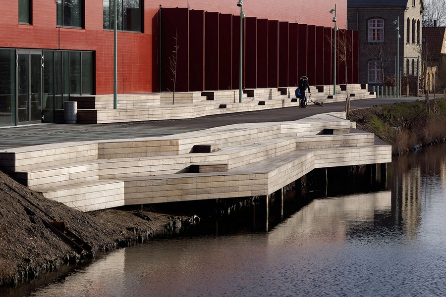 Hal C Landskabsarkitektur, plateauer ved vandet