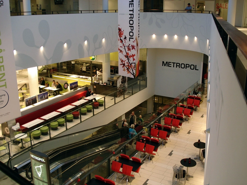 Hjørring Bibliotek Metropol Shoppingcenter, kig fra rulletrappe