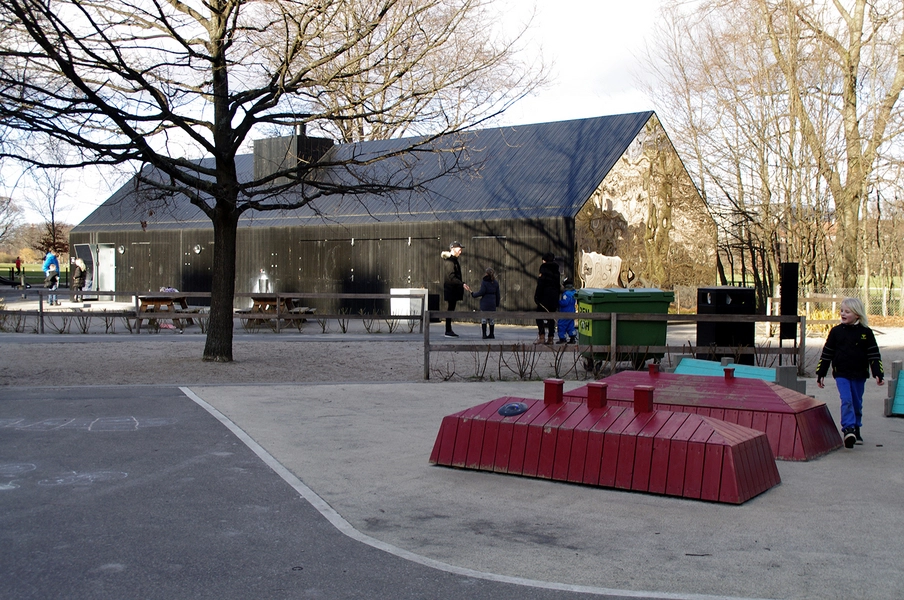 Mirror House - Tårnlegepladsen Exteriør, kig fra syd