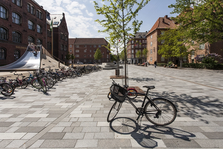 Guldberg Byplads Blik over pladsen mod Prinsesse Charlottes Gade