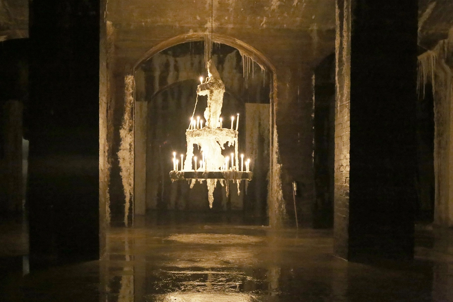 Cisternerne Udstilling af Christian Lemmerz, vælvinger, fugtige gulve