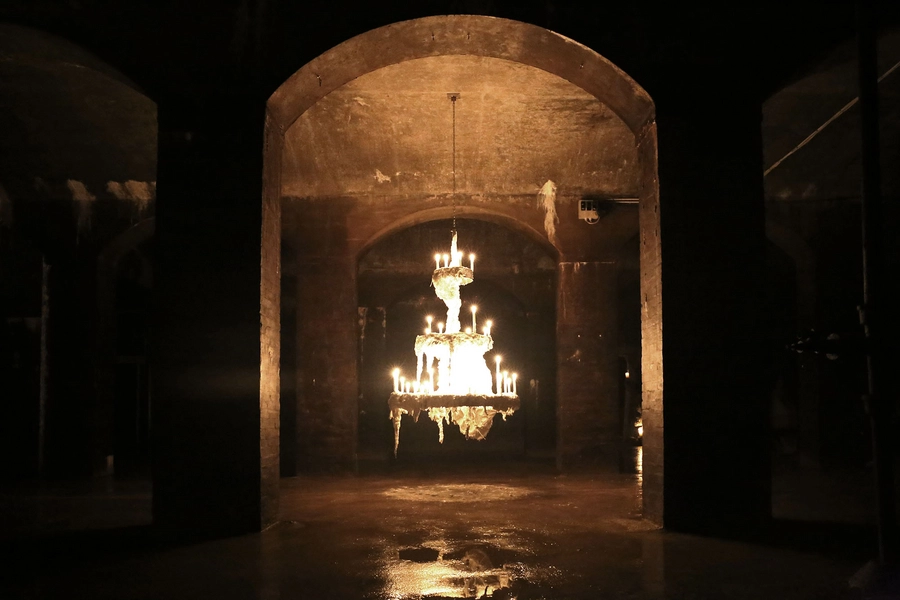 Cisternerne Udstilling af Christian Lemmerz, vælvinger, fugtige gulve