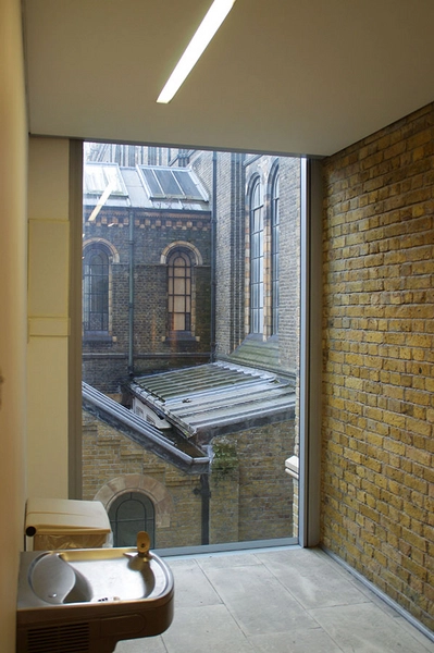 Darwin Centre Møde med de historiske bygninger, kig til gården