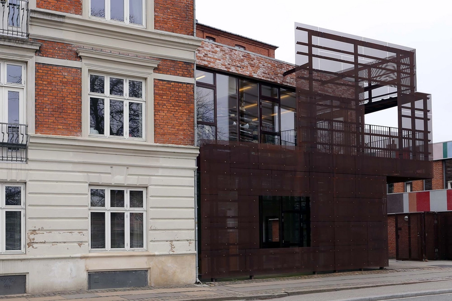 Bording Friskole Mødet mellem den nye bygning og karréstrukturen