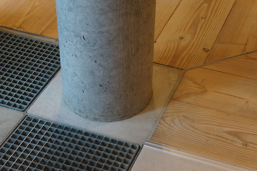Kunstmuseet Trapholt Detalje, kontruktion møder gulv