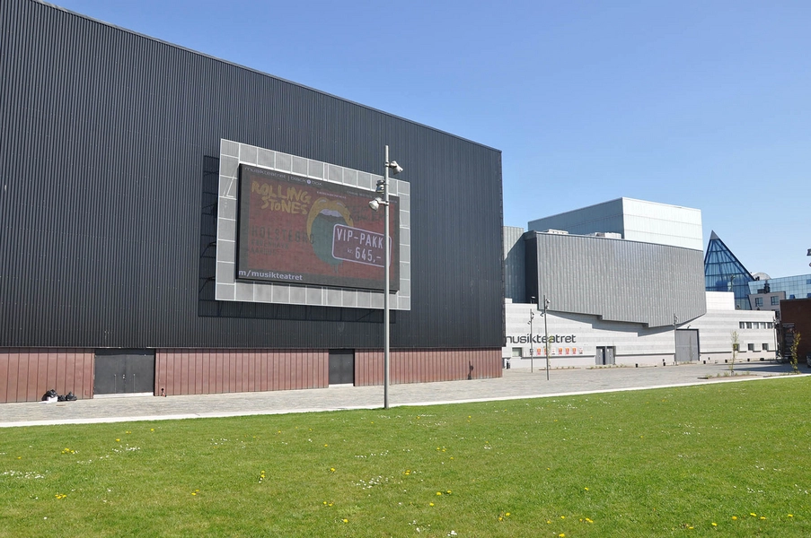 Musikteateret Holstebro Græsareal foran storskærmen