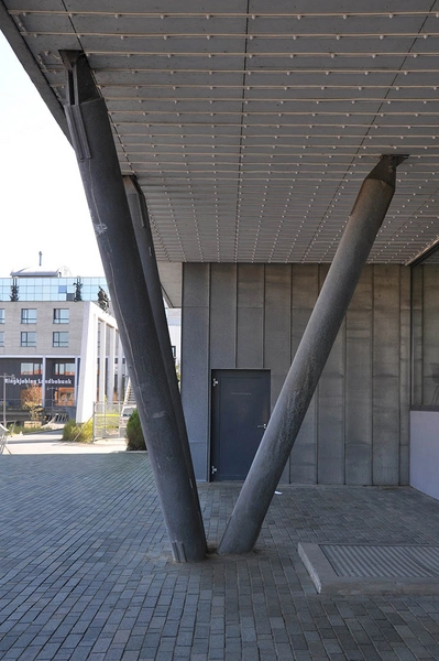 Musikteateret Holstebro Søjlegrupper bær den hvide box