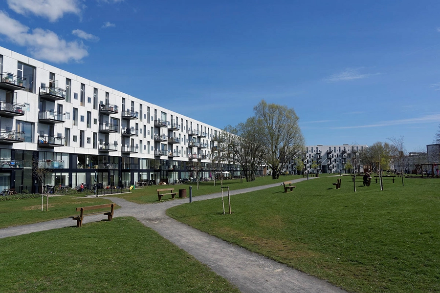 Emaljehaven Offentlig sti gennem byparken, blik mod øst