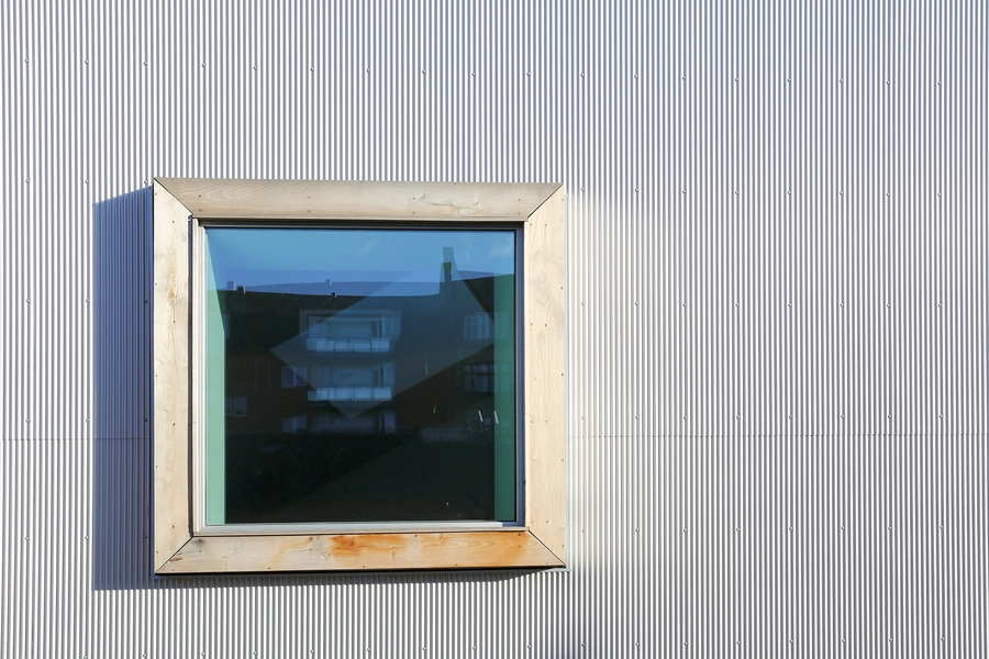 Børnekulturhus Ama'r Detalje, vinduesramme i akacietræ