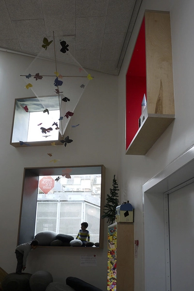 Børnekulturhus Ama'r Foyer, lege-vindue