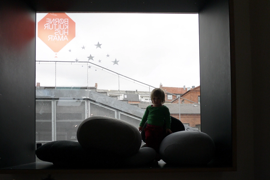 Børnekulturhus Ama'r Lege-vindue