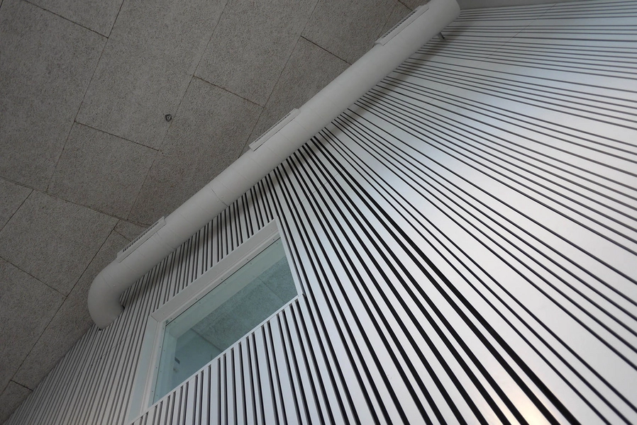 Børnekulturhus Ama'r Detalje, Vægbeklædning