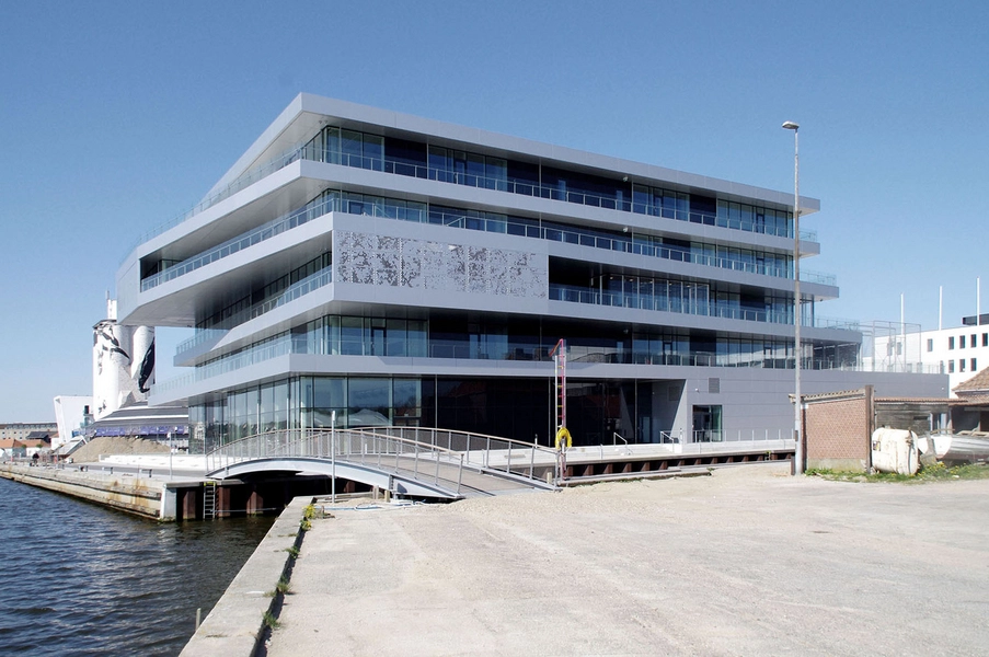 VUC Syd Bygningen set fra havnefronten