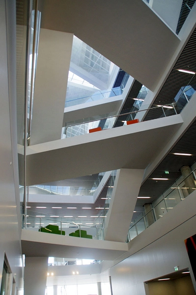 VUC Syd Kig op gennem atrium