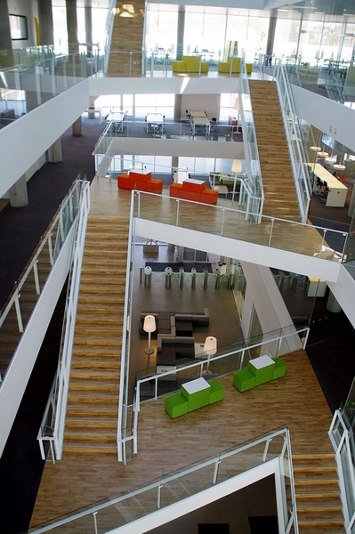 VUC Syd Kig ned gennem atrium