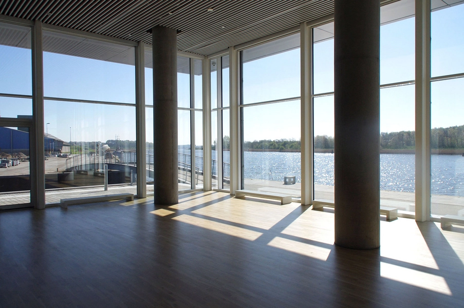 VUC Syd Udstillingslokale med udsigt til Haderslev fjord