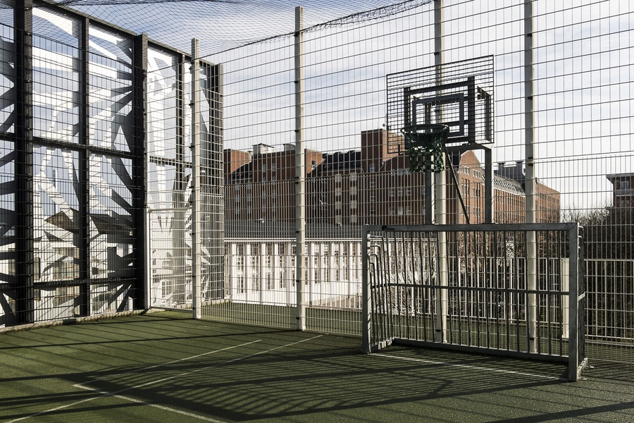 Aktivitetshus Den Grønne Trekant Basketball og fodbold i 2. sals højde