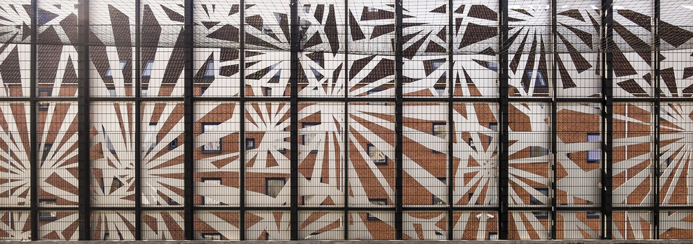 Aktivitetshus Den Grønne Trekant Den almene bebyggelse set gennem facaden