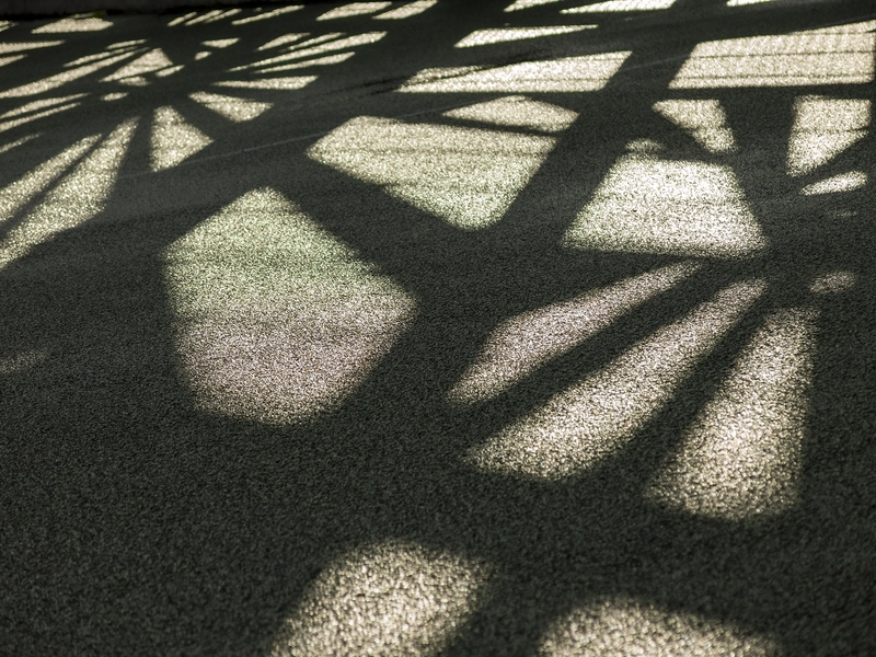 Aktivitetshus Den Grønne Trekant Skygger på sportsbelægning