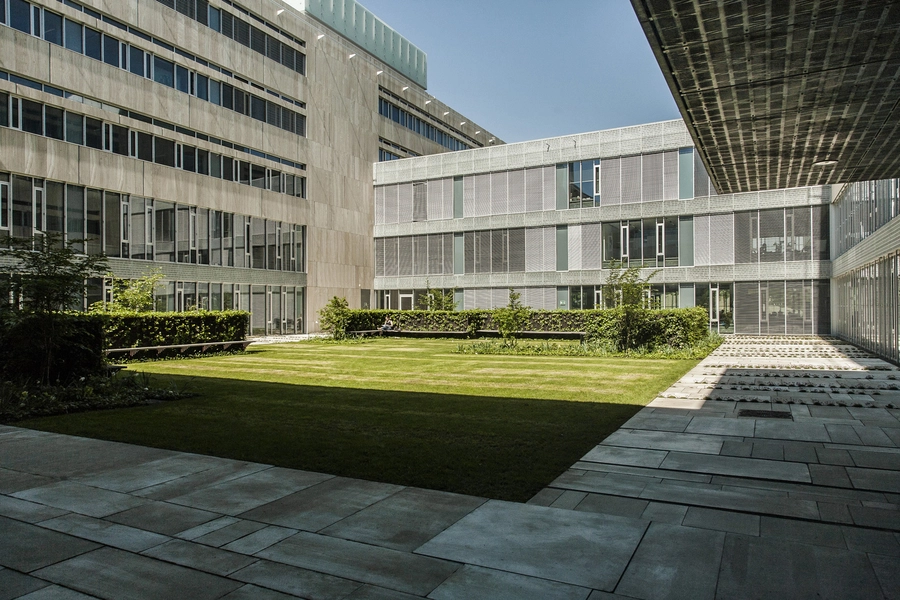 KUA 2, Københavns Universitet Amager, Humanistisk Fakultet Atrium - Gårdanlæg