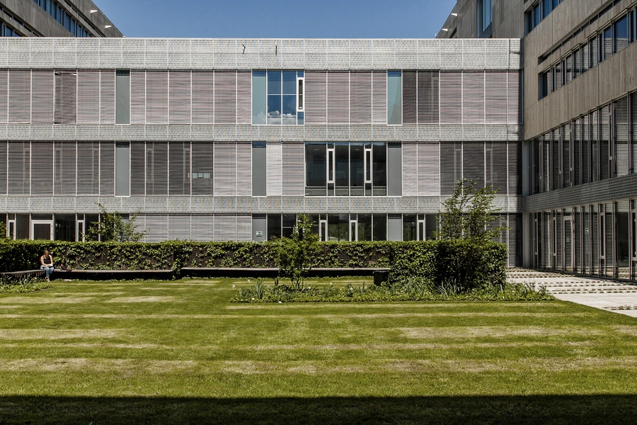 KUA 2, Københavns Universitet Amager, Humanistisk Fakultet Atrium - Gårdanlæg