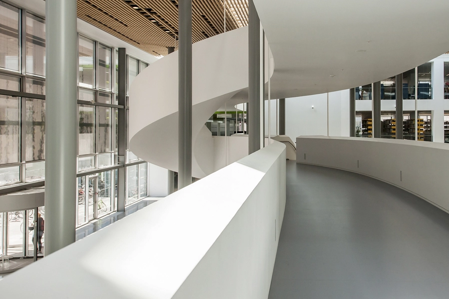 KUA 2, Københavns Universitet Amager, Humanistisk Fakultet Ramper i foyer