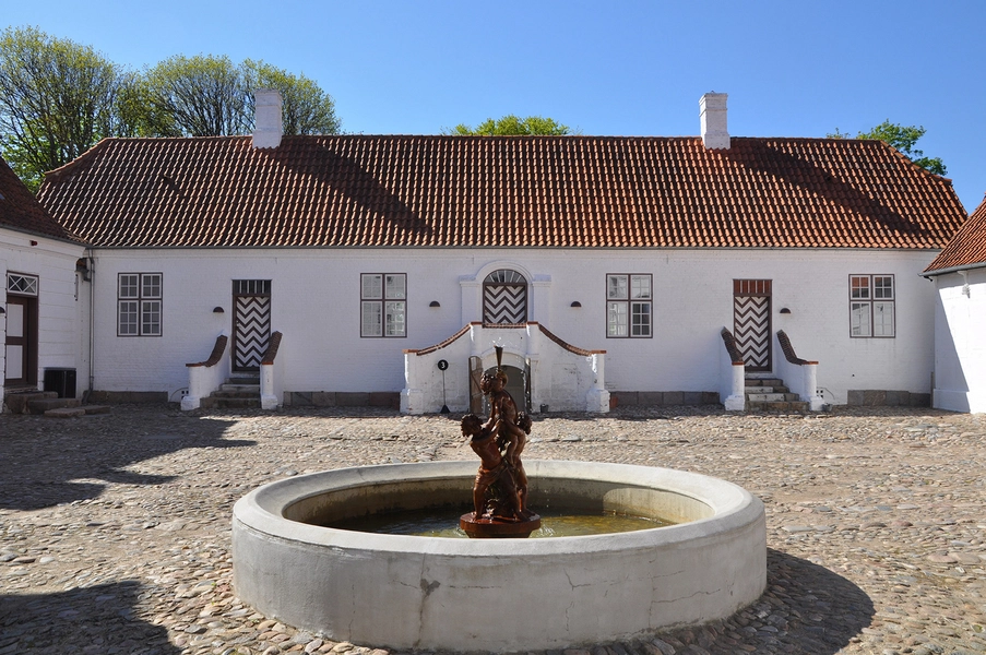 Nørre Vosborg Gårdsplads og gamle bygninger
