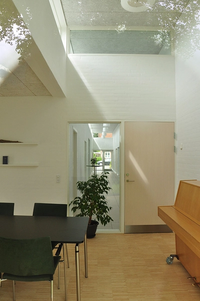 Kirkecenter Hinnerup Mødelokale med lysindfald fra ovenlys