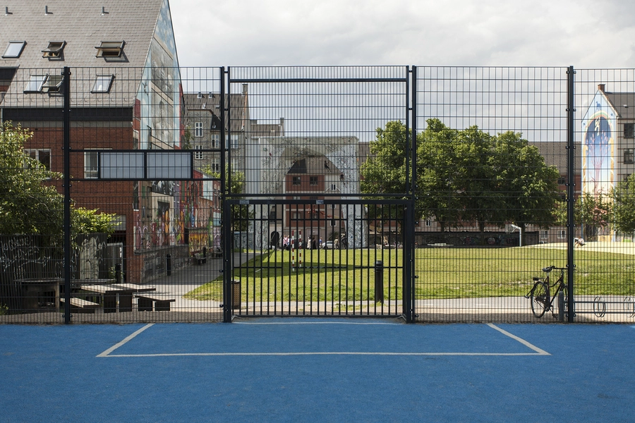 BaNanna Park Kig mod indgangen fra boldburet