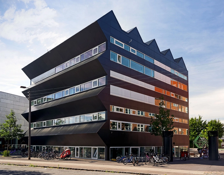 Vanløse skole Bygningen set fra syd-øst