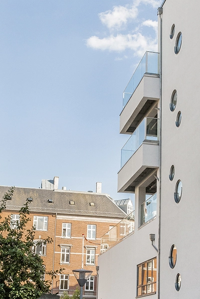 Damperen Detalje, facade og balkoner